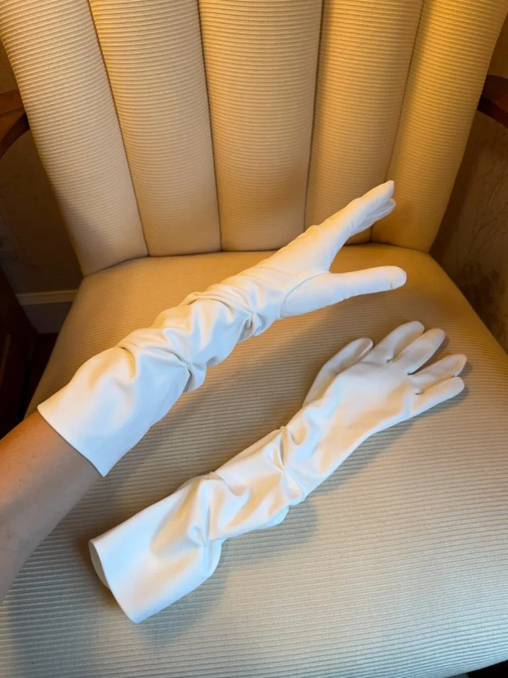 Vintage 1950s Hansen Nylasuede Ruched Evening Gloves White Size 7.5